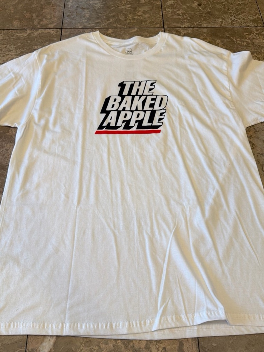 White 'The Baked Apple' Graphic Short-Sleeve Tee by